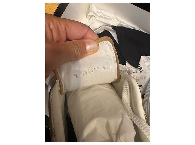 Sneakers Chanel da donna in pelle dorata - vista 4