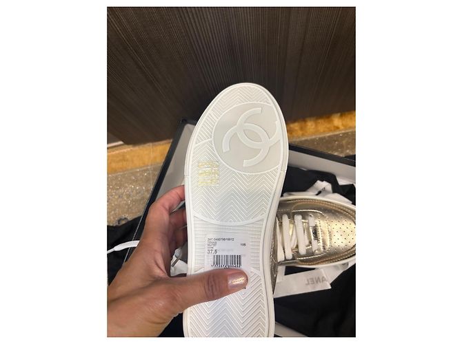 Sneakers Chanel da donna in pelle dorata - vista 6
