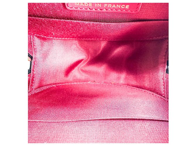 Chanel 19 Round Clutch con cadena de piel acolchada - vista 5