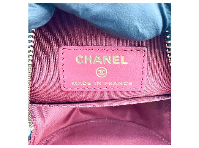 Chanel 19 Round Clutch con cadena de piel acolchada - vista 6