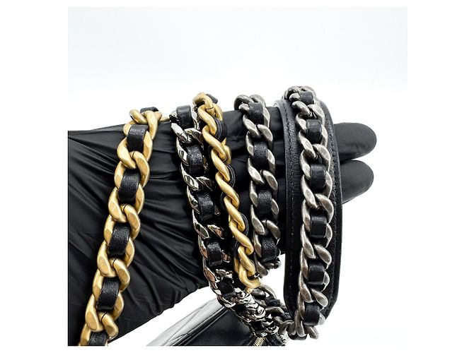 Chanel 19 Round Clutch con cadena de piel acolchada - vista 7