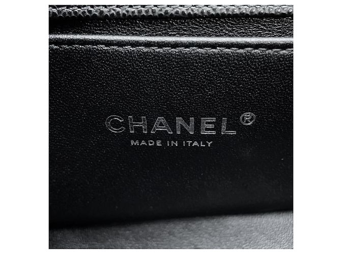 Borsa a tracolla Chanel Boy Small Matelassé - vista 17