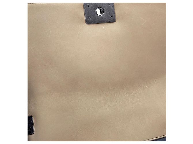 Borsa a tracolla con catena Chanel in pelle d'agnello beige - vista 10