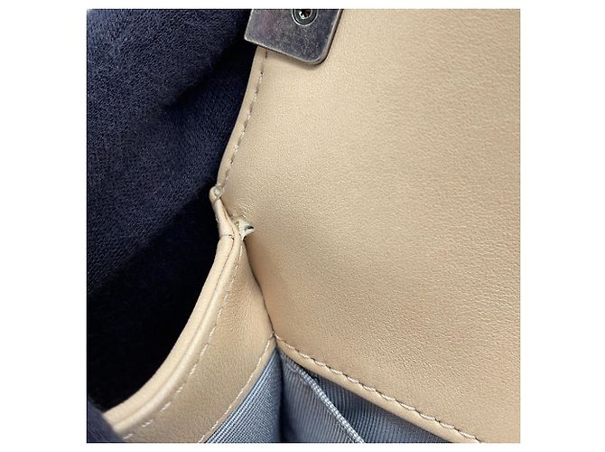 Borsa a tracolla con catena Chanel in pelle d'agnello beige - vista 11