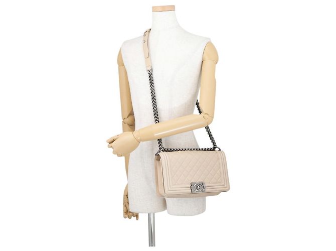 Borsa a tracolla con catena Chanel in pelle d'agnello beige - vista 5