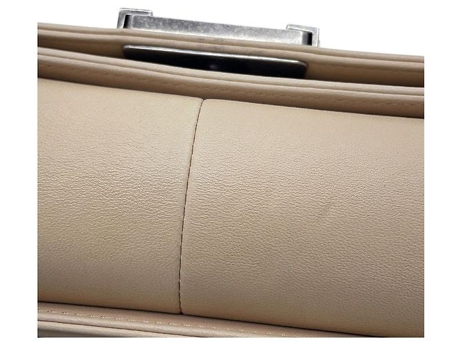 Borsa a tracolla con catena Chanel in pelle d'agnello beige - vista 8