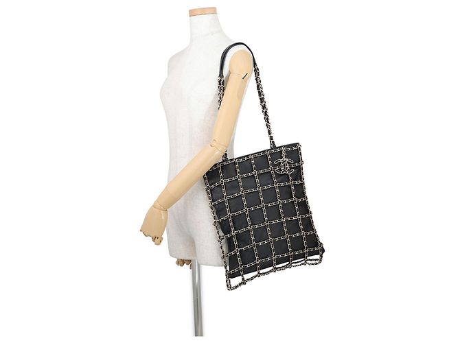 Borsa Tote con catena Chanel in pelle d'agnello nera - vista 4