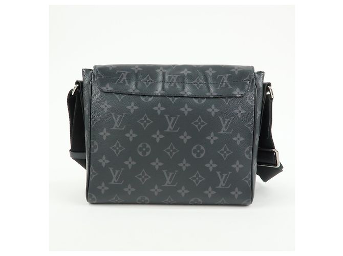 Louis Vuitton District Messenger Monogram Eclipse Canvas PM - vista 2