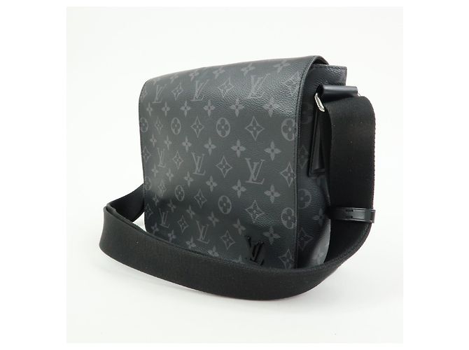 Louis Vuitton District Messenger Monogram Eclipse Canvas PM - vista 3