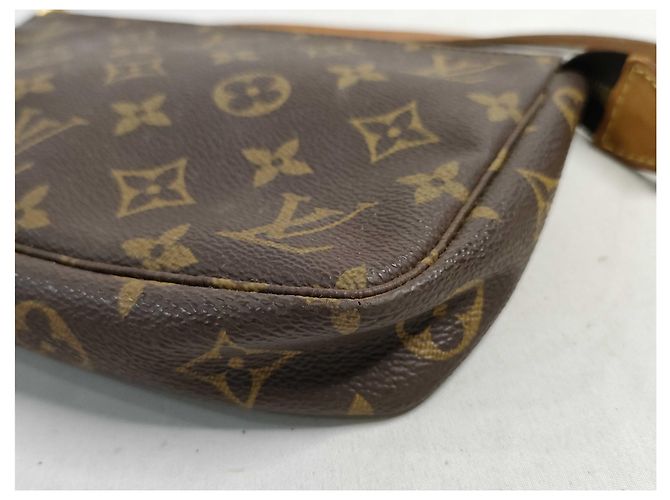 Louis Vuitton Randonnee Pochette Monogram Coated Canvas - vista 7