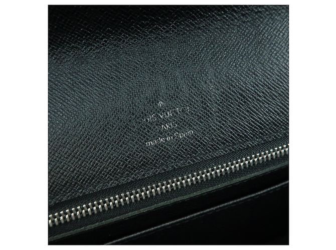 Louis Vuitton Selenga Pochette Taiga Leather - vista 6