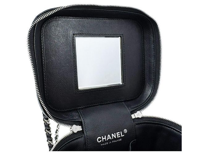Borsa a tracolla e vanity Chanel in pelle di vitello granulata nera - vista 12