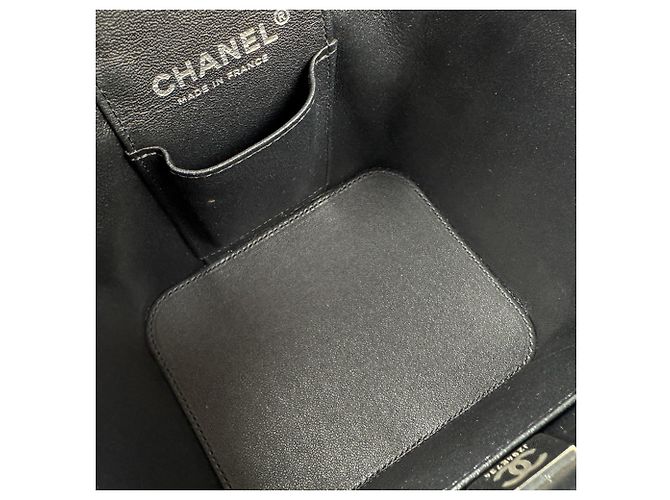 Borsa a tracolla e vanity Chanel in pelle di vitello granulata nera - vista 5