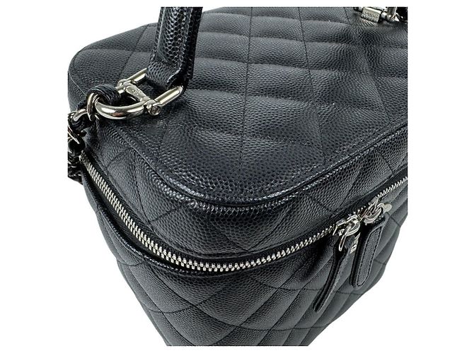 Borsa a tracolla e vanity Chanel in pelle di vitello granulata nera - vista 7