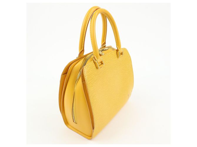 Louis Vuitton Pont Neuf Epi Leather PM - vista 4