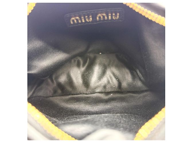Miu Miu Wander Hobo Matelasse Leather Small - vista 5