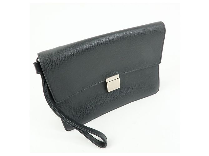 Louis Vuitton Selenga Pochette Pelle Taiga - vista 4