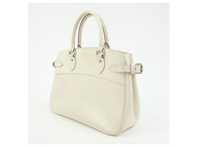 Louis Vuitton Passy Epi Leather PM - vista 3