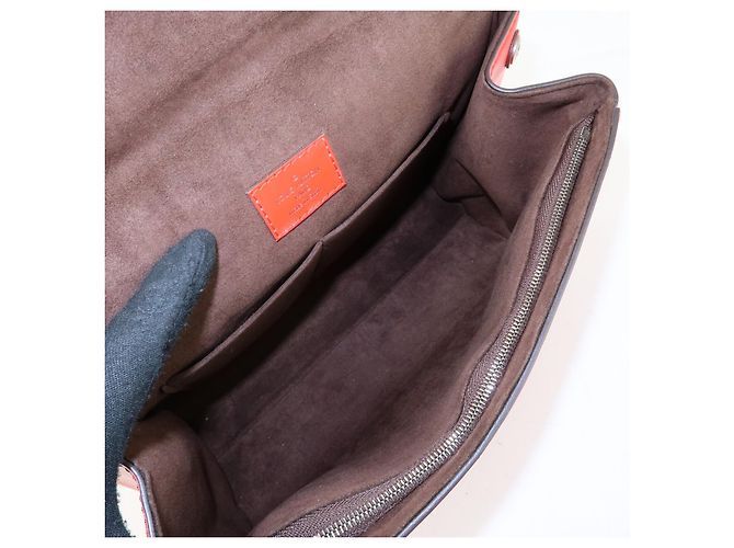 Louis Vuitton Cluny Top Handle Epi Leather BB - vista 5