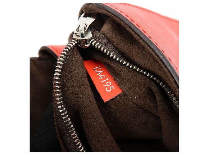 Louis Vuitton Cluny Top Handle Epi Leather BB - vista 7