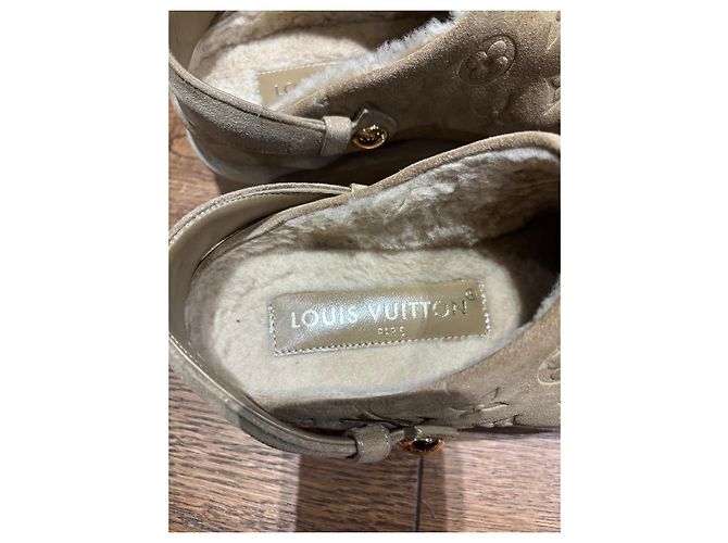 Louis Vuitton Zoccoli Monogram in camoscio foderati shearling - vista 10