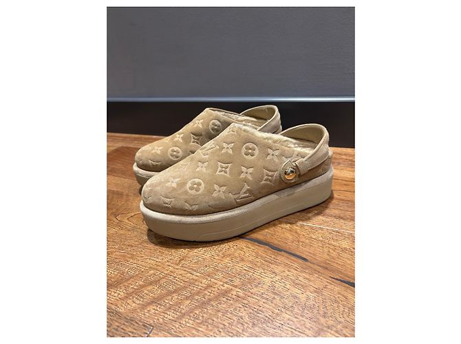 Louis Vuitton Zoccoli Monogram in camoscio foderati shearling - vista 2