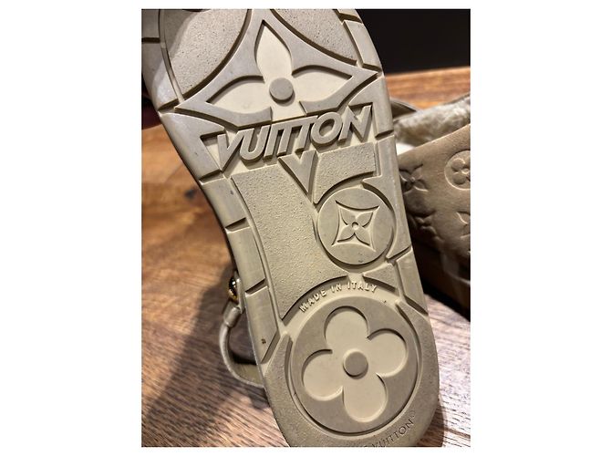 Louis Vuitton Zoccoli Monogram in camoscio foderati shearling - vista 3