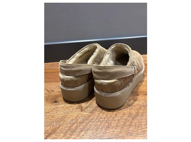 Louis Vuitton Zoccoli Monogram in camoscio foderati shearling - vista 8