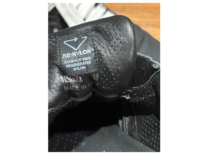 Sneakers Prada in Re-Nylon e pelle nere - vista 3