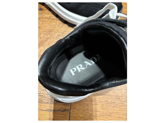Sneakers Prada in Re-Nylon e pelle nere - vista 4
