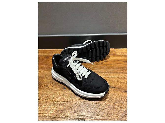Sneakers Prada in Re-Nylon e pelle nere - vista 7
