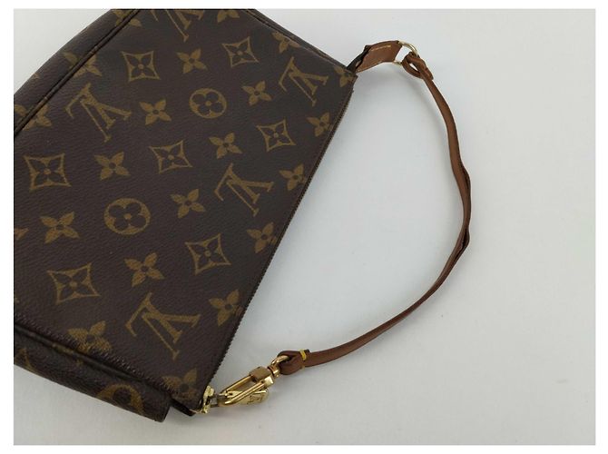 Louis Vuitton Randonnee Pochette Monogram Coated Canvas Medium - vista 3