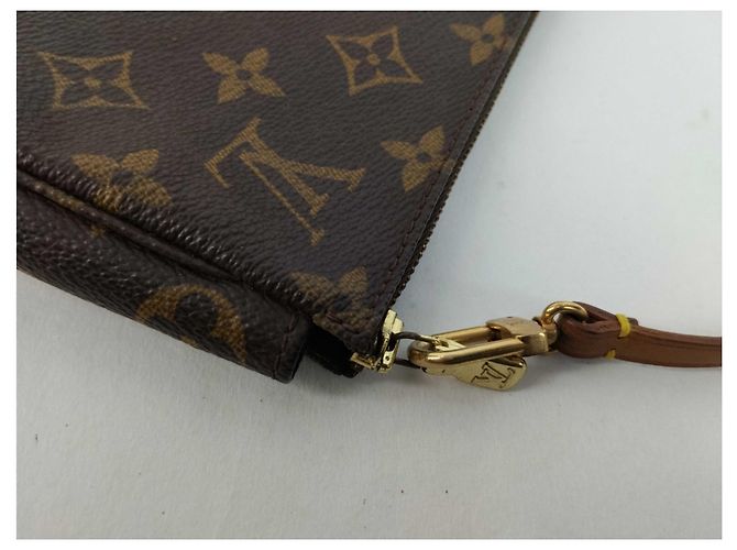 Louis Vuitton Randonnee Pochette Monogram Coated Canvas Medium - vista 5