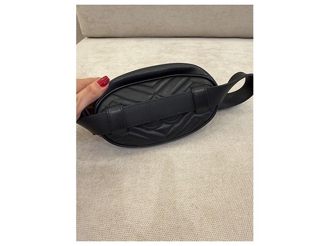 Gucci GG Marmont Gürteltasche aus gestepptem Leder - Schwarz - Ansicht 2