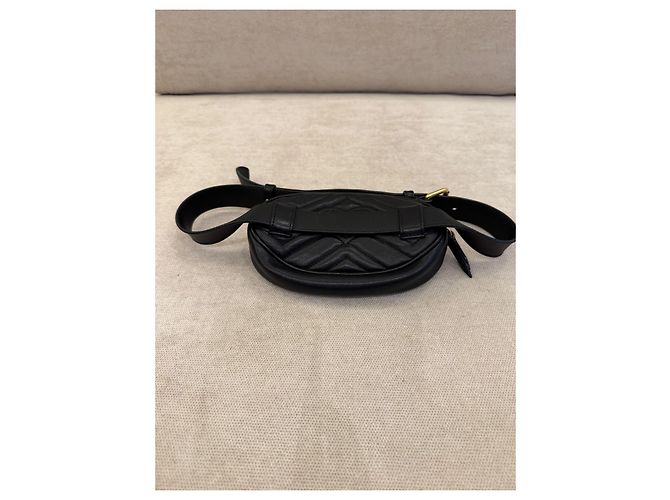 Gucci GG Marmont Gürteltasche aus gestepptem Leder - Schwarz - Ansicht 3