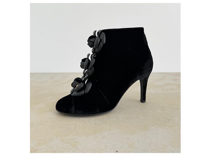 Stivaletti Chanel in velluto nero Camelia - vista 5