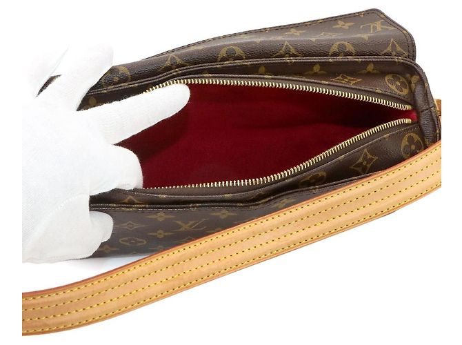 Louis Vuitton Viva Cite MM Monogram Shoulder Handbag - view 6