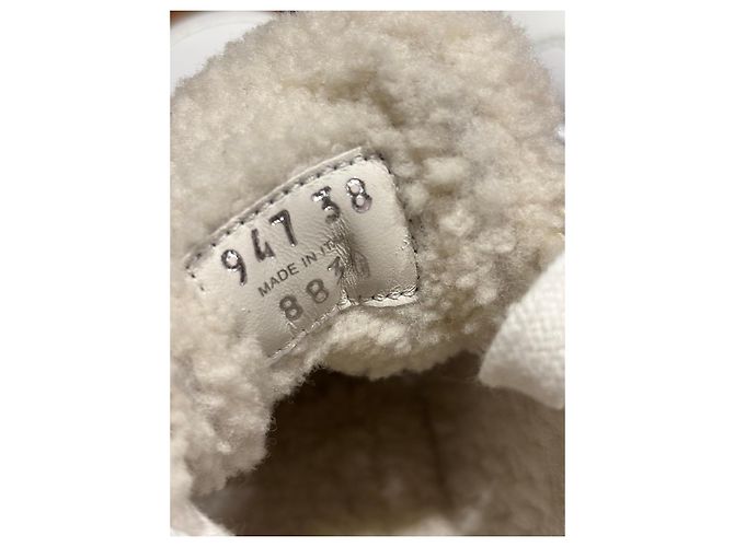 Sneakers Prada in pelle bianca foderate pelliccia - vista 3