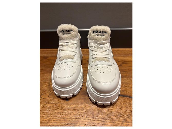Sneakers Prada in pelle bianca foderate pelliccia - vista 6