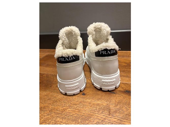 Sneakers Prada in pelle bianca foderate pelliccia - vista 8