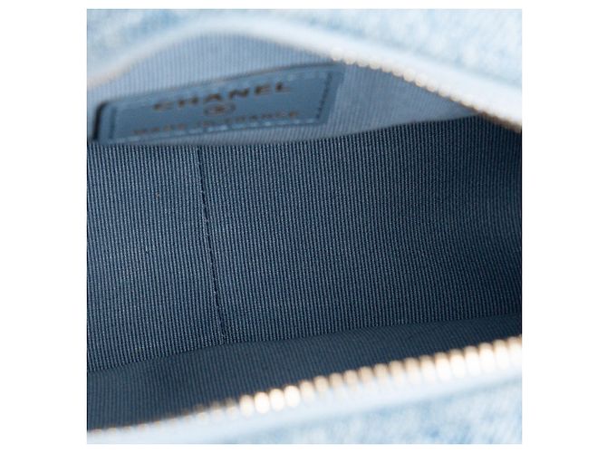 CHANEL - Borsa a tracolla Oval CC Chanel in denim blu e metallo dorato - vista 6