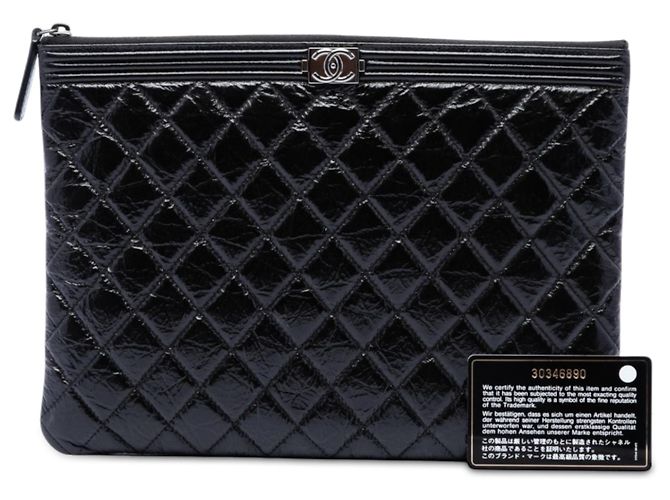 Chanel Boy O Case Medium Clutch aus schwarzem gestepptem Lackleder - Ansicht 7