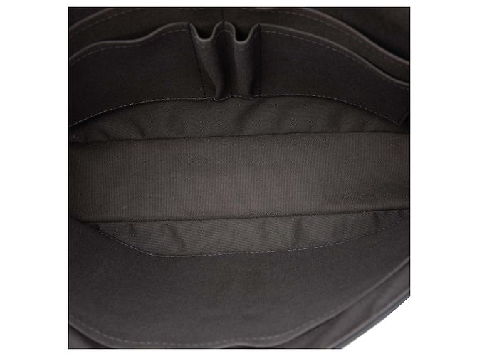 Borsa a tracolla Louis Vuitton District MM in Damier Infini nera - vista 4