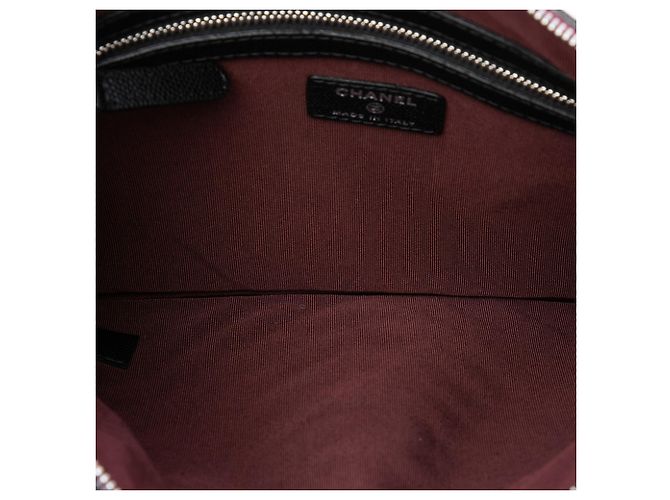 Clutch Chanel Medium CC Chevron Caviar O Case Nera - vista 4