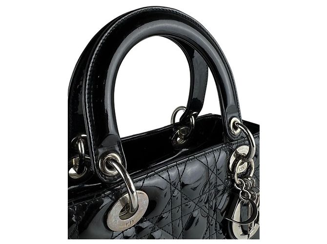 Borsa Lady Dior Medium in pelle vernice Cannage Nera - vista 10
