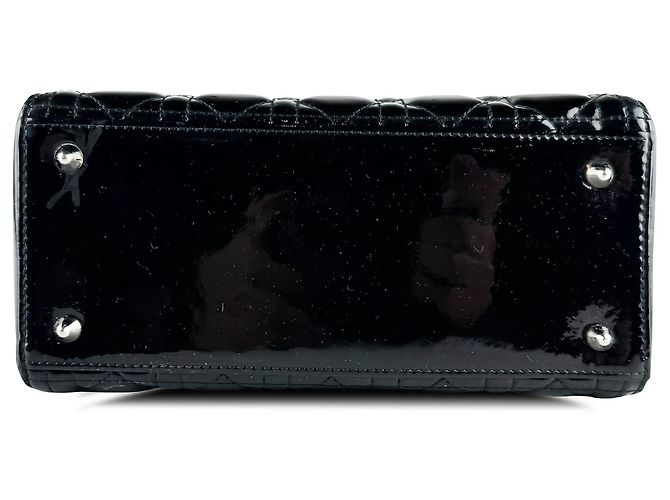Borsa Lady Dior Medium in pelle vernice Cannage Nera - vista 3