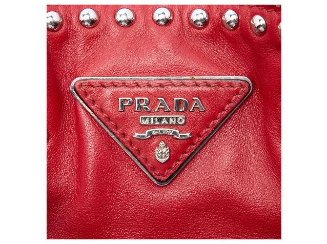 Borsa a secchiello Prada Small Soft Calf Studded rossa - vista 5