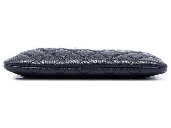 Clutch Chanel Small Quilted Caviar O Case Blu - vista 3