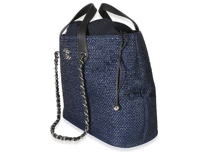 Borsa shopping espandibile Chanel in rafia blu navy CC - vista 3