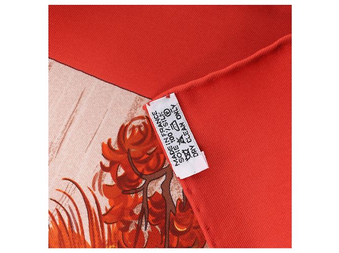 Hermès Carré 90 "Kuggor Tree" Seidentuch in Rot - Ansicht 15